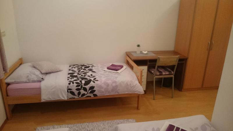 Triple Room with Private Bathroom image 3