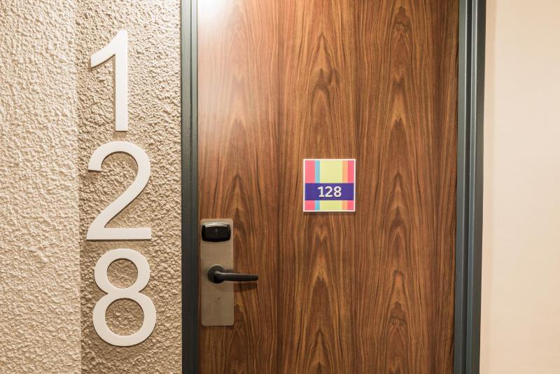Standard Room image 4