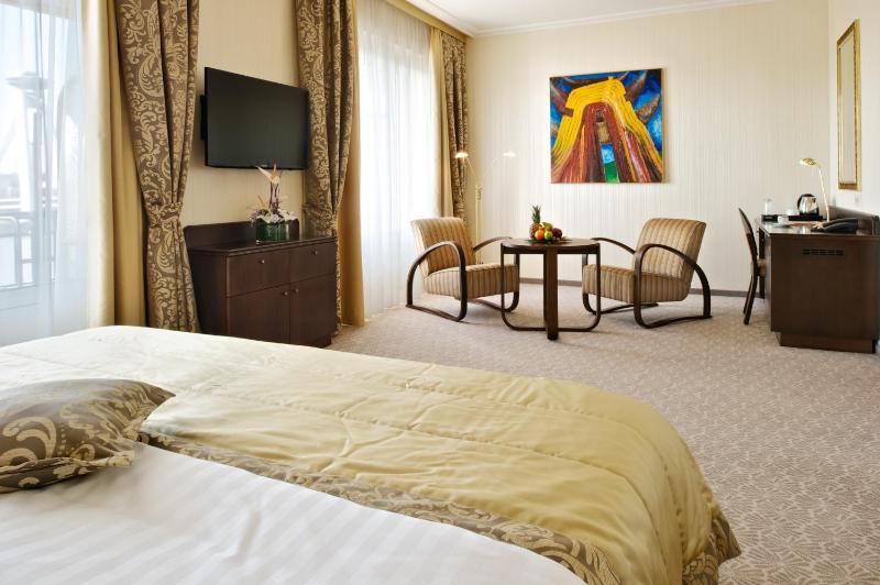 Executive Double Room with Terrace image 3