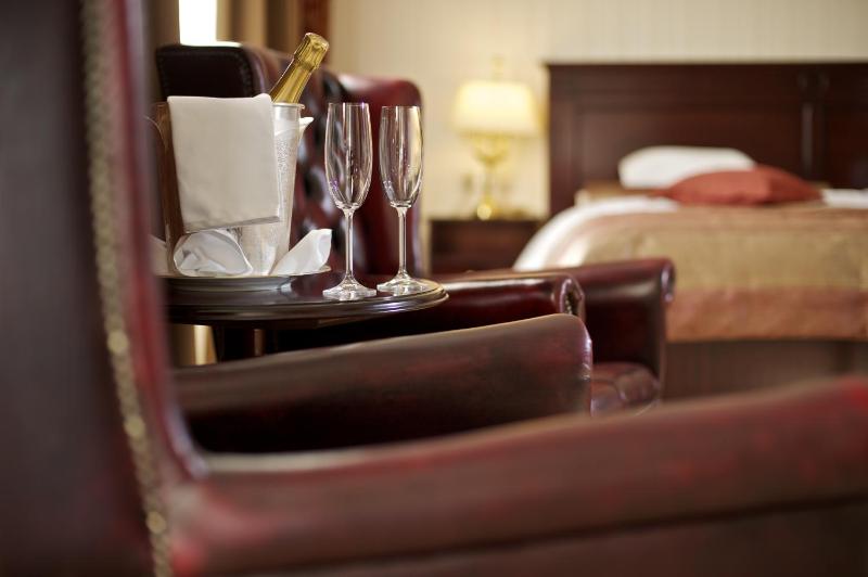 Premier Suite with River View image 4