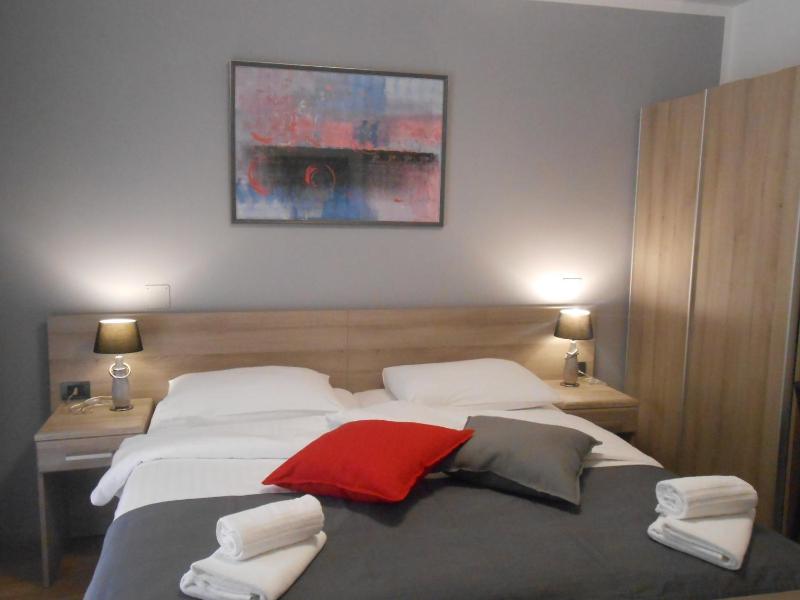 Double Room with Balcony image 4
