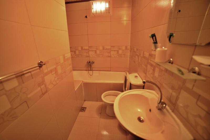 Quadruple Room with Bath image 2