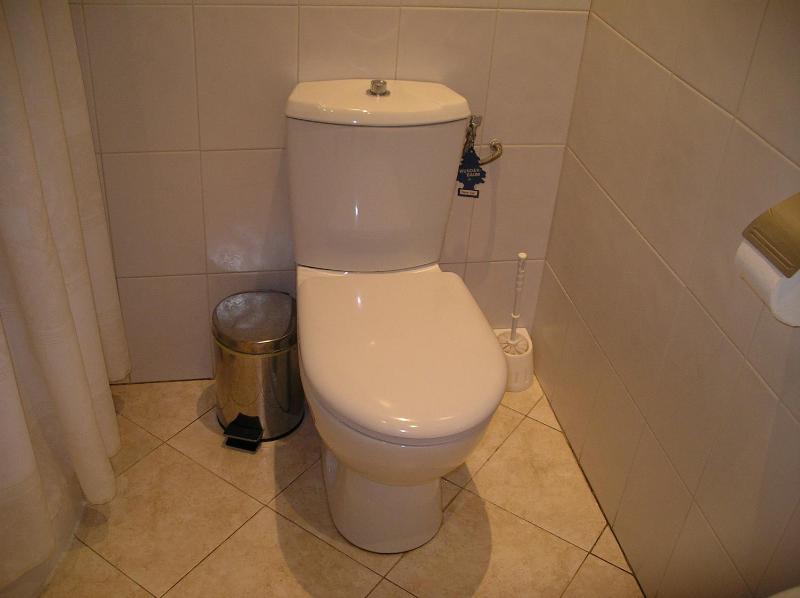 Family Room image 3