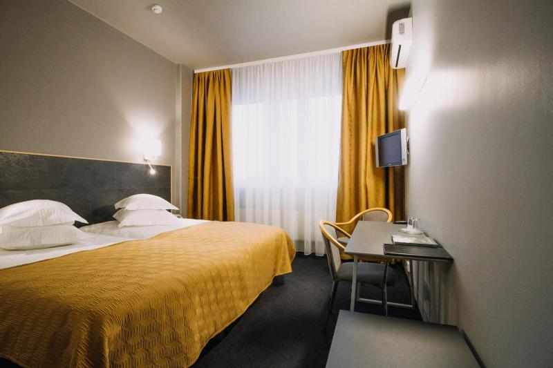 Double or Twin Room image 3