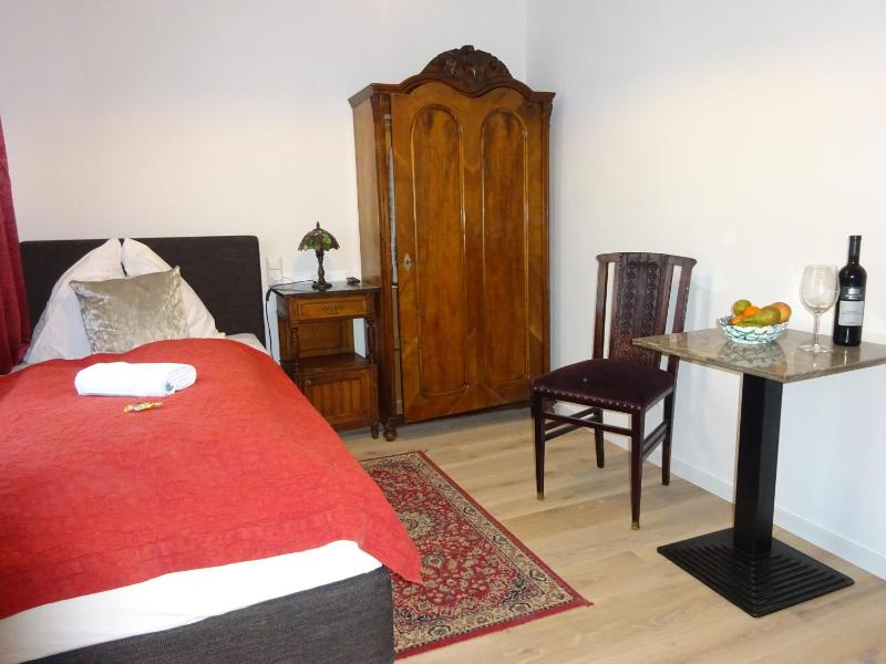 Single Room with Shower image 4