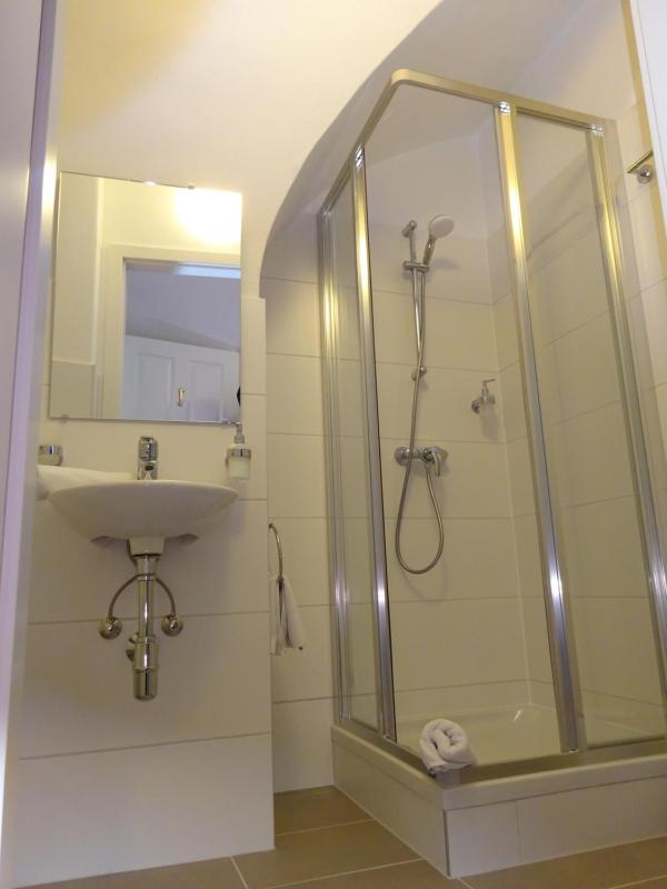 Single Room with Shower image 2