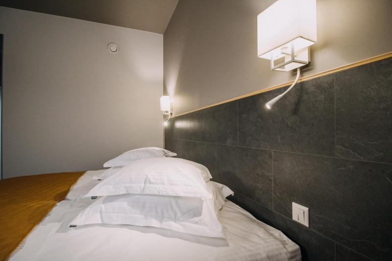 Double or Twin Room image 4