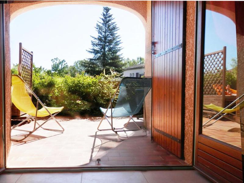 Apartment with Pool View  image 1