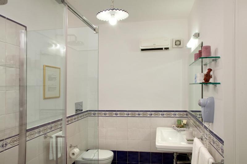 Romantic Suite with Terrace and Sea View image 3