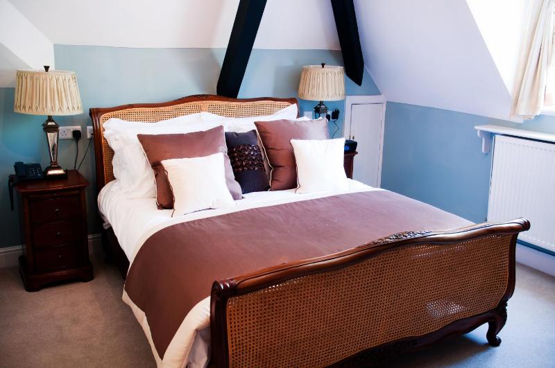 Standard Double Room image 4