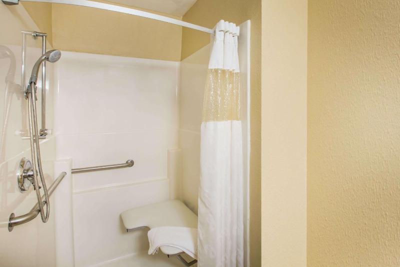 King Room - Mobility Access/Non-Smoking image 2