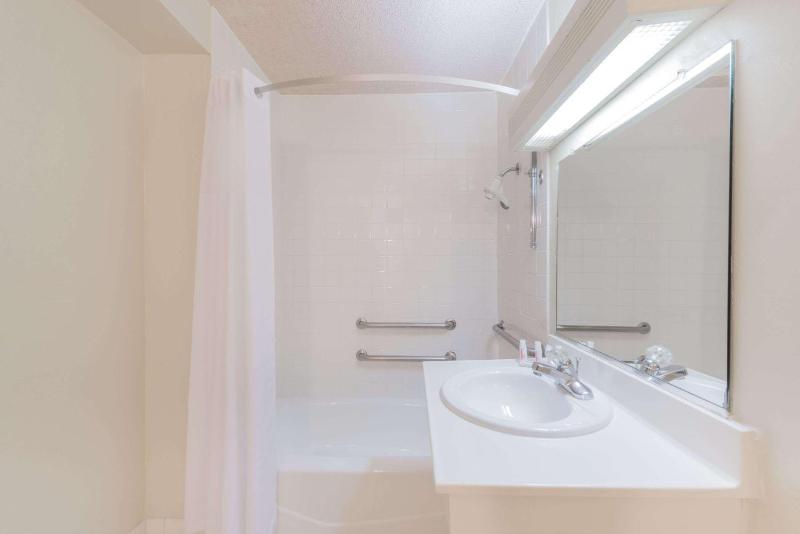 King Room with Mobility Access -  Non-Smoking image 2