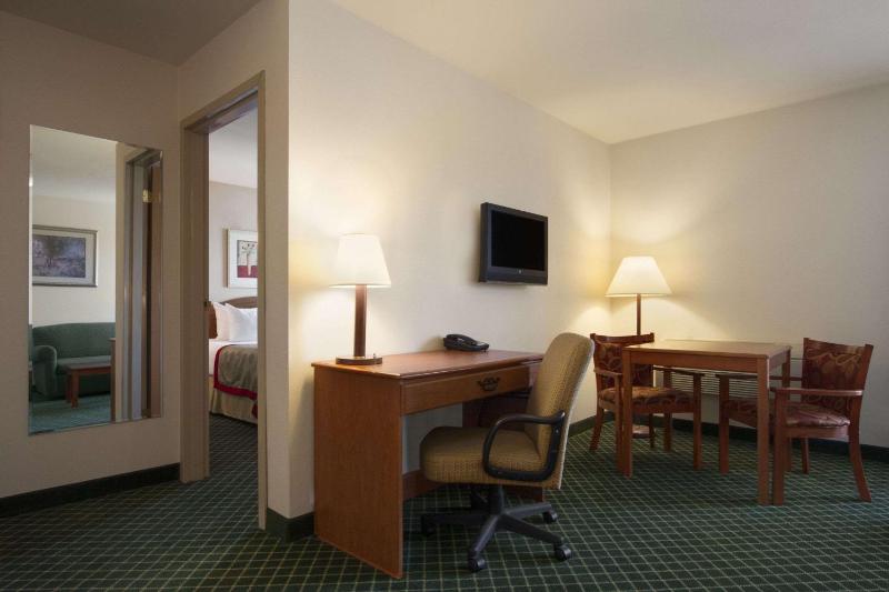 Ramada by Wyndham SeaTac Airport - image 11