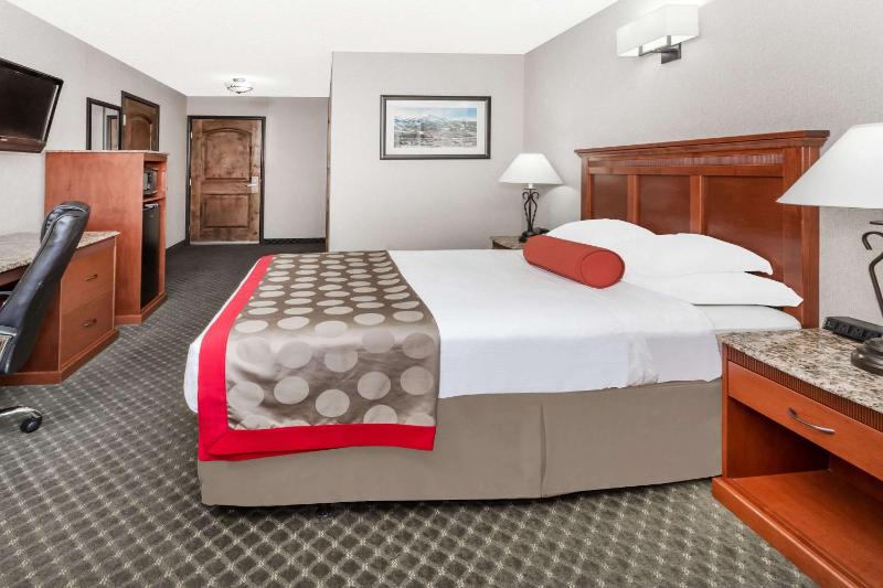 Queen Room - Mobility Access/Non-Smoking image 2