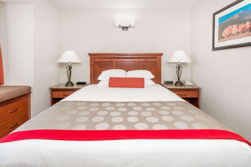 Queen Room - Non-Smoking image 2