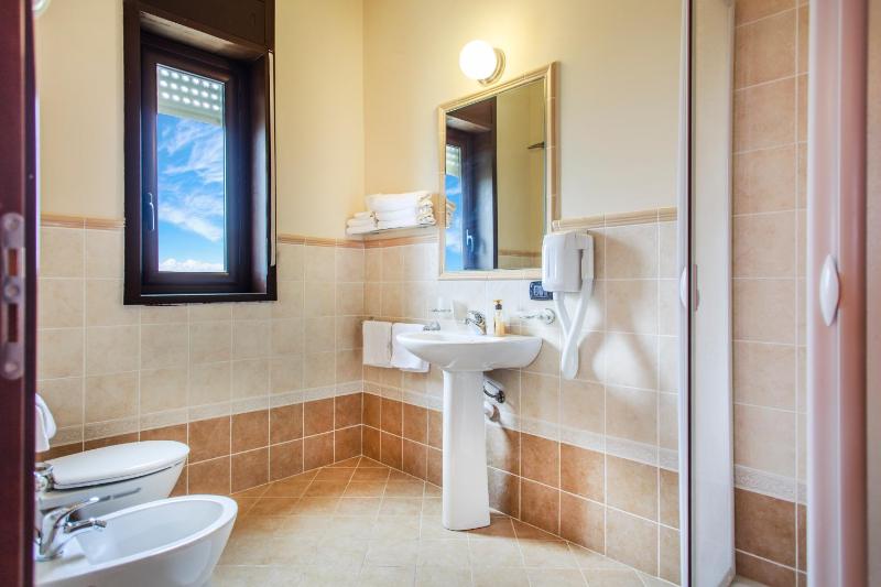 Superior Triple Room with Sea View image 4