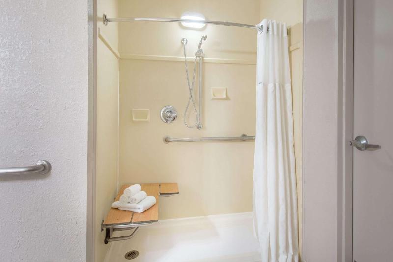 King Room - Disability Access/Non-Smoking image 3