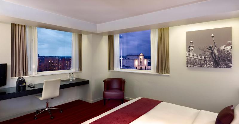 Park Plaza Leeds - image 18