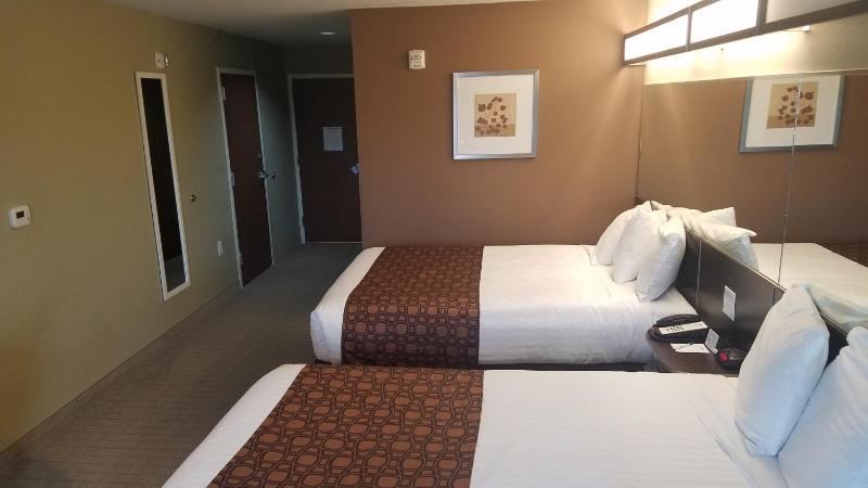 Queen Room - Mobility Access/Non-Smoking image 3