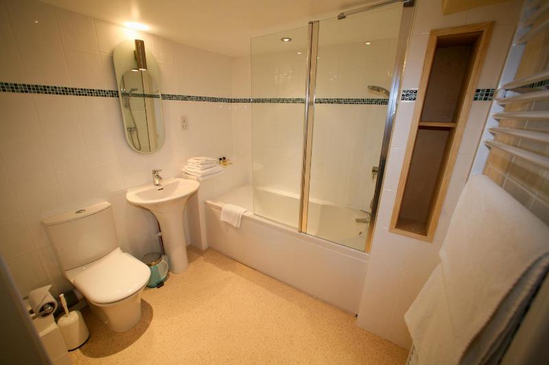 Double Room - Non-Smoking  image 4