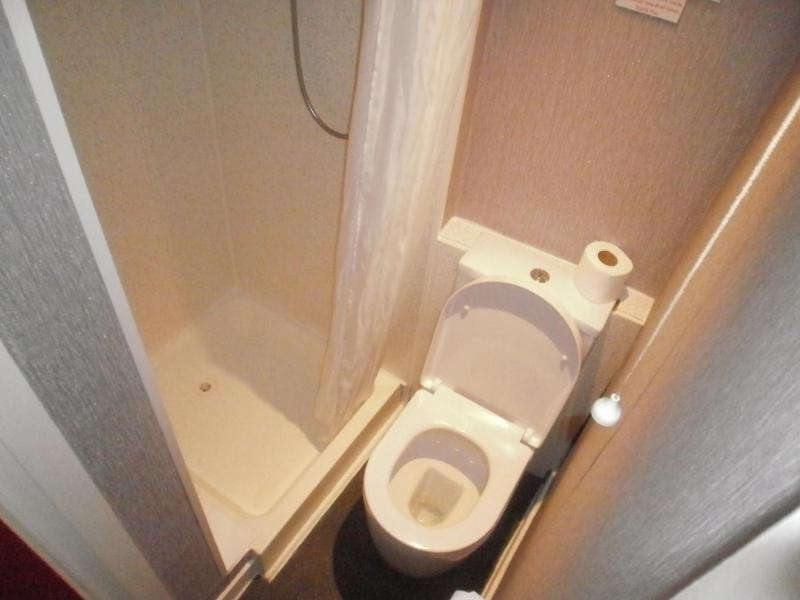 Single Room with Shower image 2