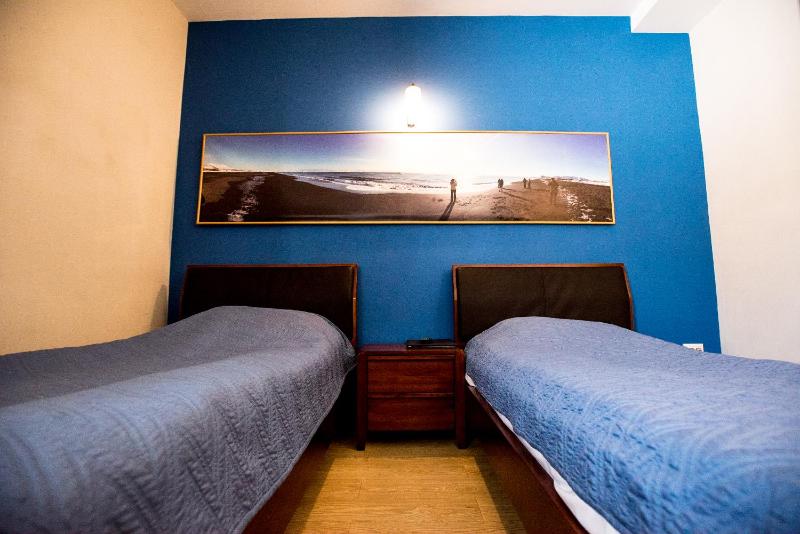 Standard Twin Room image 3
