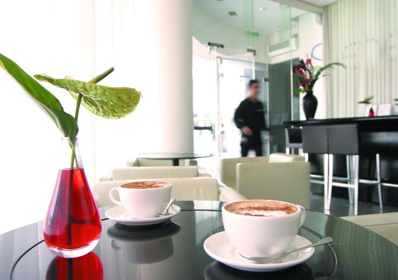 Park Plaza Leeds - image 11