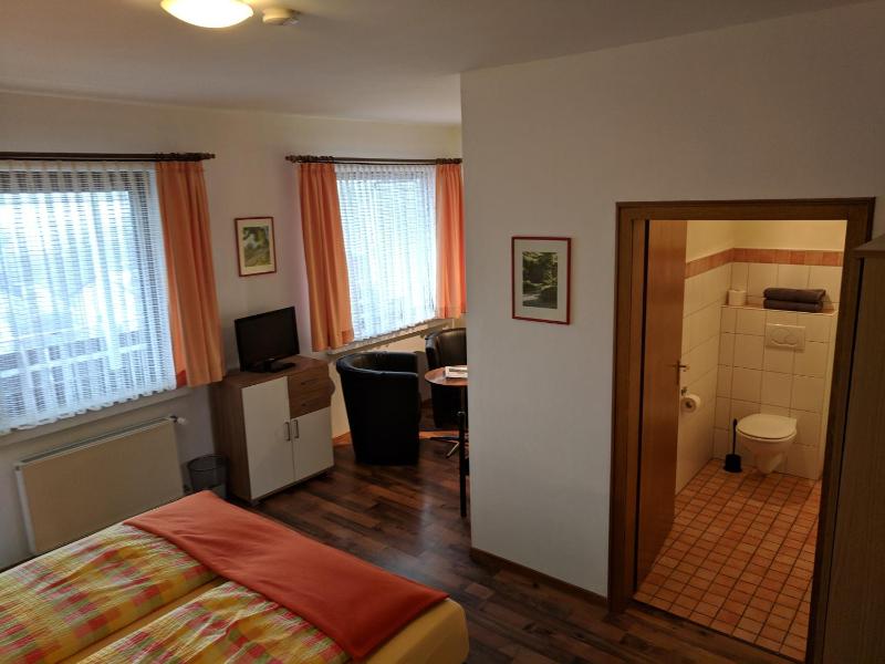 Triple Room with Bathroom image 4