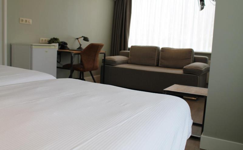 Standard Double Room image 3