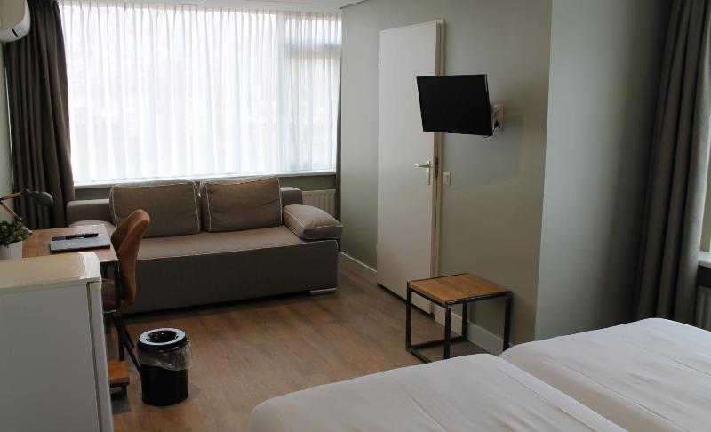 Standard Double Room image 4