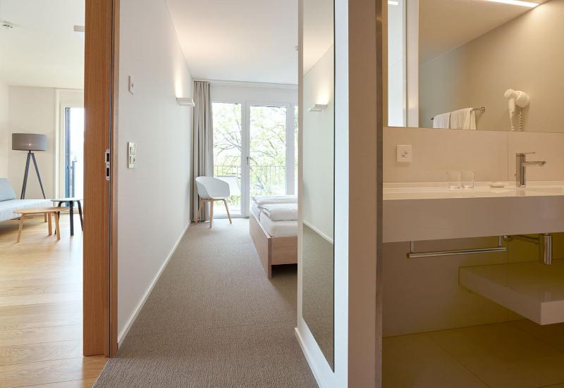 One-Bedroom Apartment image 3