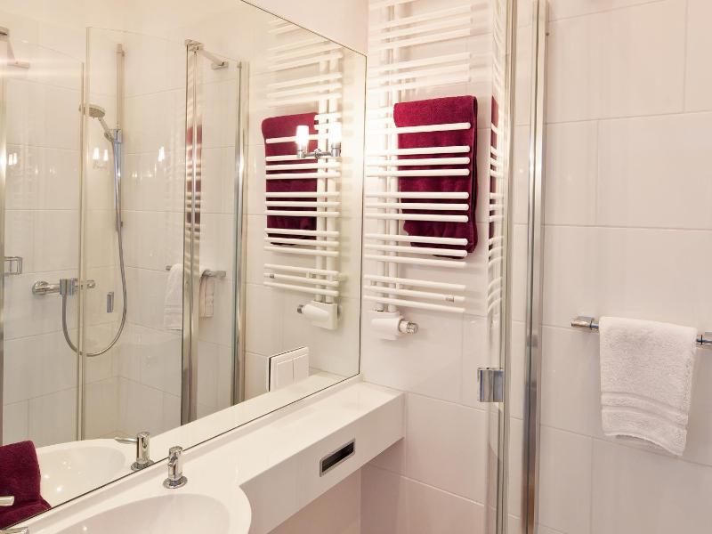 Double Room with Sea View and Balcony image 3
