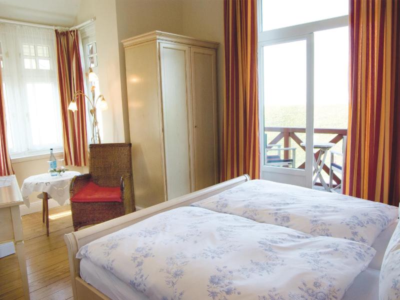 Double Room with Sea View and Balcony image 1