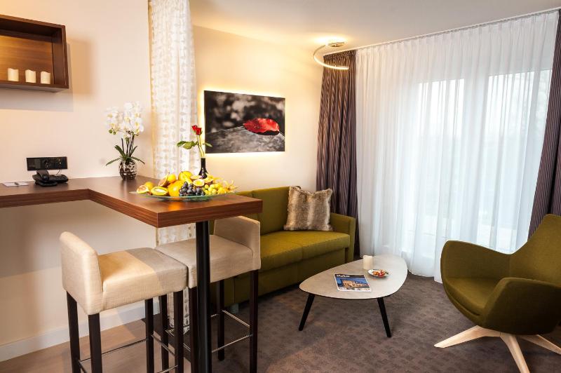 King Suite with Balcony image 3