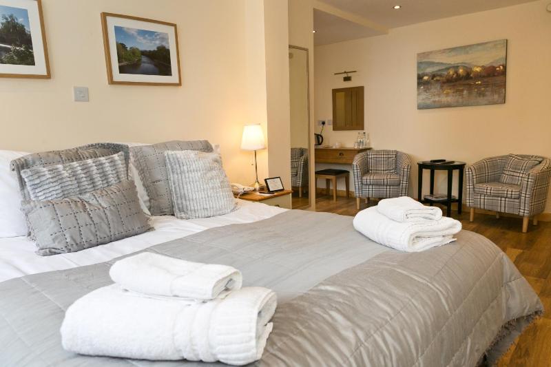 Standard Double or Twin Room image 4