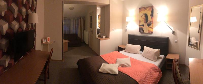Double Room image 3