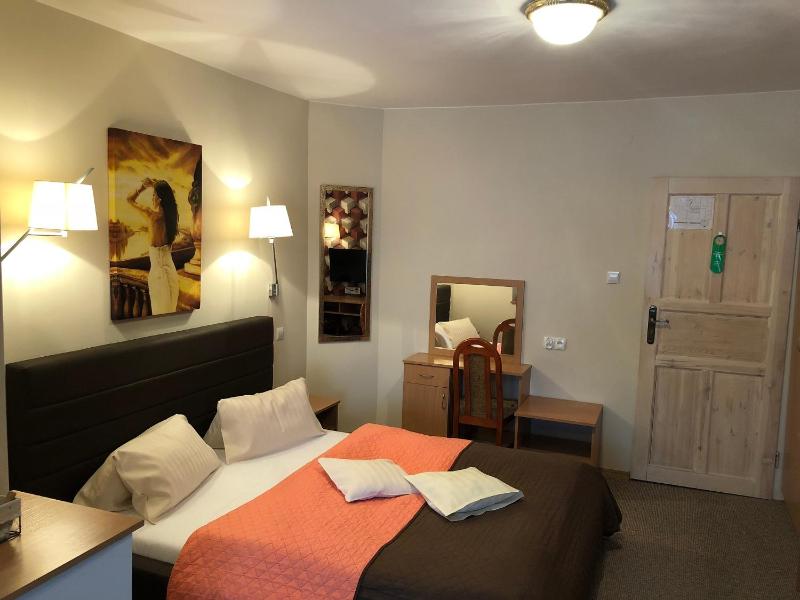 Double Room image 4