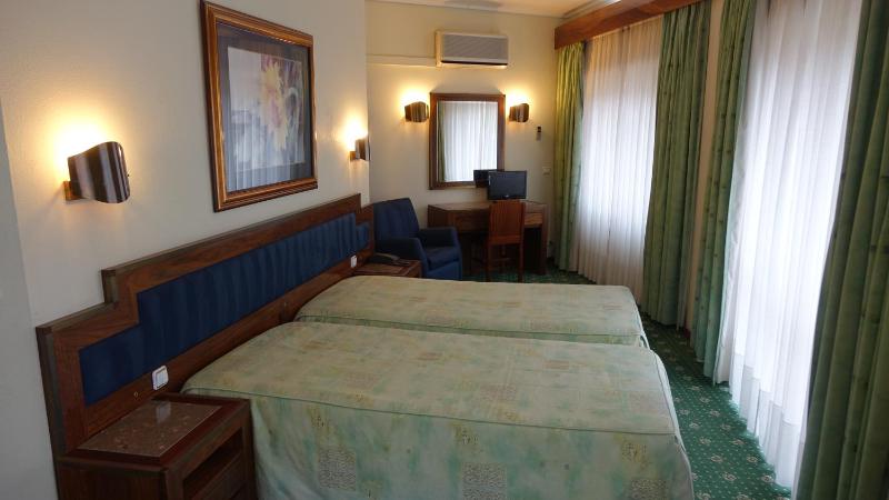 Standard Triple Room image 1