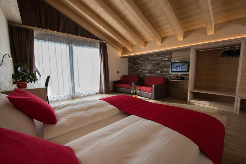 Suite with Spa Bath image 3