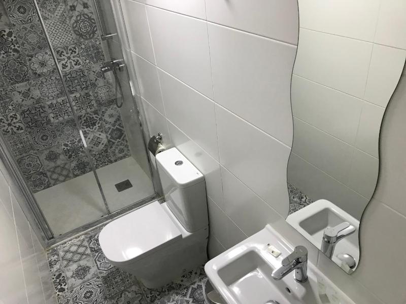 Standard Double or Twin Room with Balcony image 3