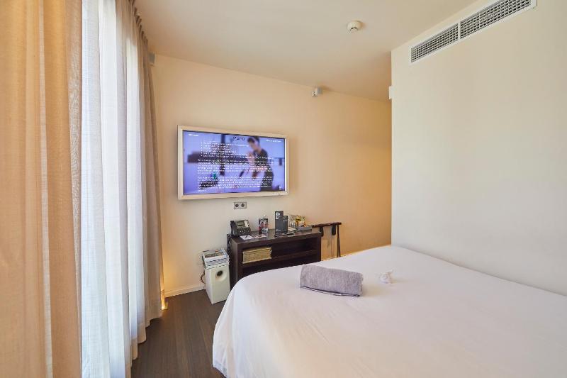 Single Room image 3