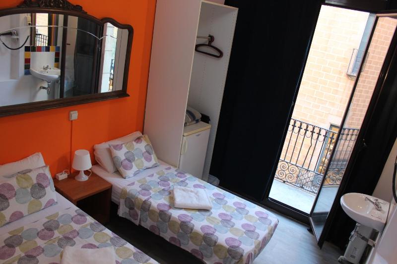 Twin Room with Balcony and Shared Bathroom image 1