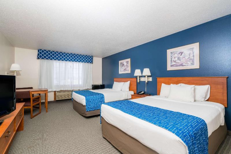 Queen Room with Two Queen Beds - Disability Access/Non-Smoking image 3