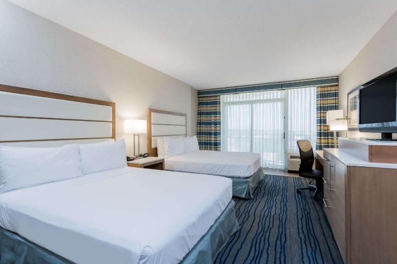 Deluxe Room with Two Double Beds image 2