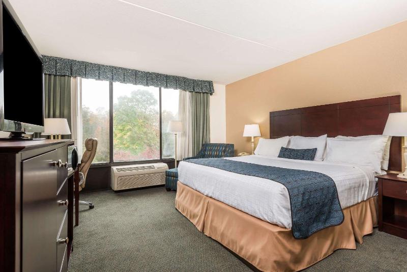 King Room image 3