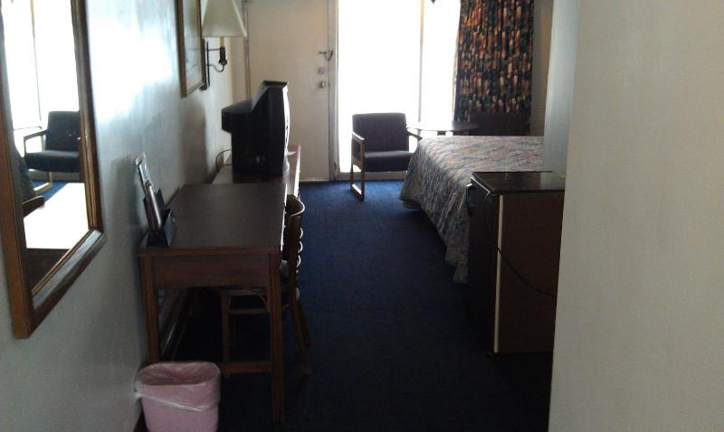 Standard King Room image 4