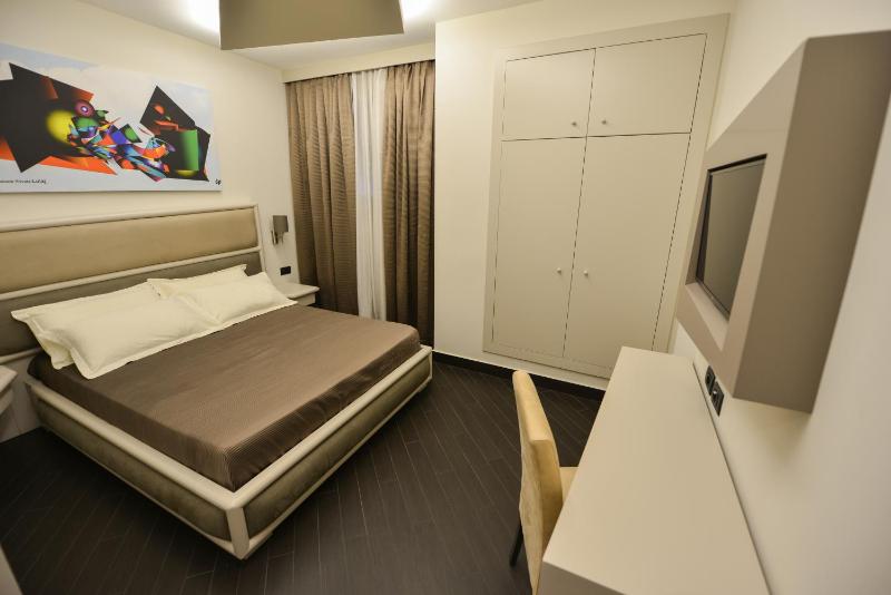 Deluxe Room image 2