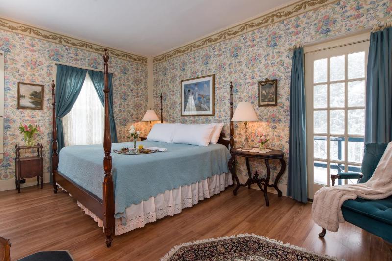 King Room with Spa Bath (Malvern) image 2
