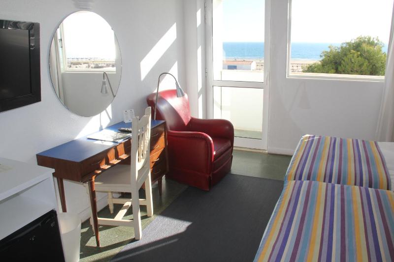 Superior Double Room with Sea View image 3