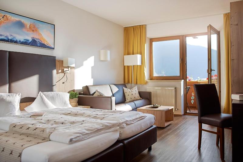 Standard Double Room image 3